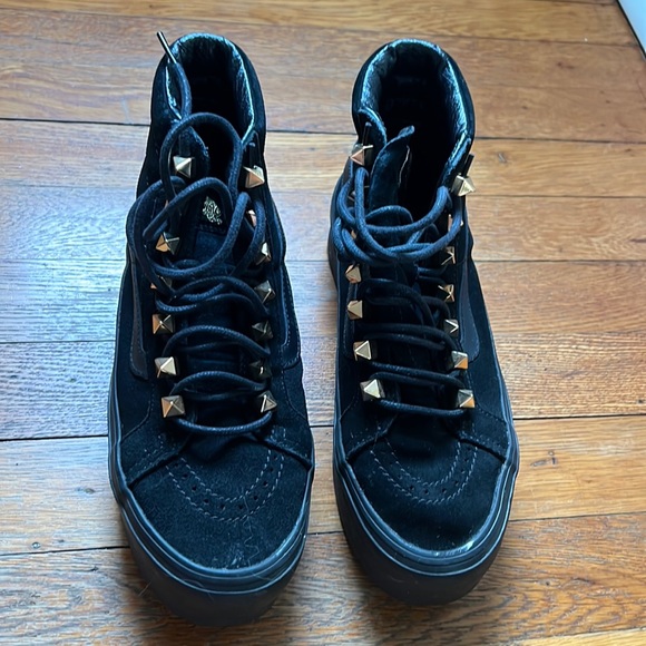 vans sk8 hi platform stud eyelets